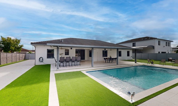 Ludlam House | A luxurious home with private pool and outdoor kitchen