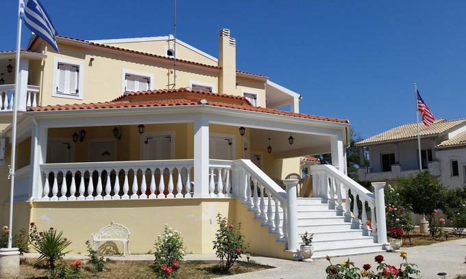 Sidari House | A Luxurious Villa in a Residential area w/walking distance to Sidari Ressort!