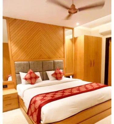 Bilaspur House | A Luxury Hotel S-A-R-C Palace ! near All Main Places ! Fully Air Conditioned Premium Family Rooms - with Free Wi-Fi, Parking, Restaurant & Room Service Availability