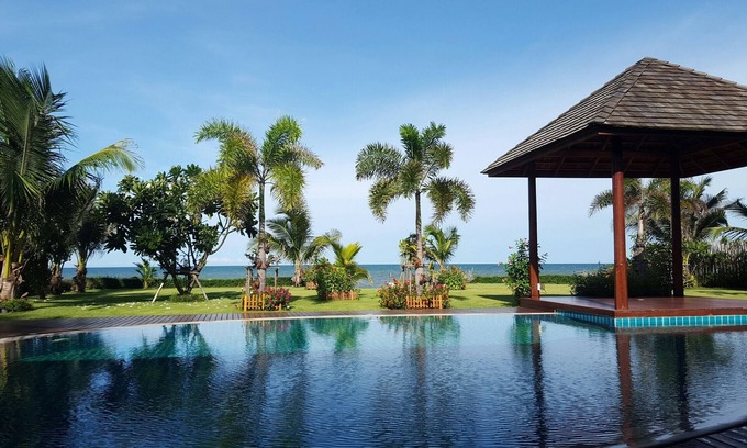 Puk Tian Villa | A luxury villade in the tropics by the beach in a private domain