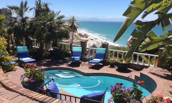 Redhill Apartment | A magnificent view of the Indian Ocean a stone's throw from the beach