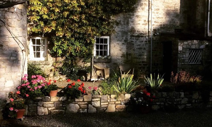 Navan Other | A Medieval Bolt-Hole in a Castle.nn