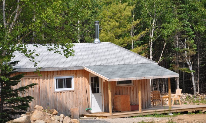 Birch Plain Cottage | A modern, cosy, ocean-front, beach (rock) acces Cottage