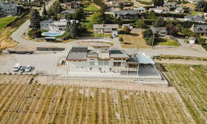Central Okanagan Other | A Modern Organic Vineyard Escape - 3 Bedrooms