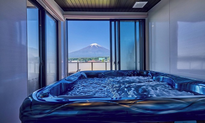 Fujikawaguchiko House | A newly built villa with a jacuzzi where you can e/Minamitsurugun Yamanashi