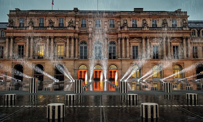 Quartier du Mail Apartment | A PARISIAN RETREAT NEAR ICONIC LANDMARKS LIKE THE LOUVRE AND PALAIS ROYAL