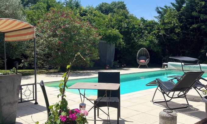 Tresses Bed & Breakfast | A peaceful haven with swimming pool, 20 minutes from Bordeaux and its vineyards.