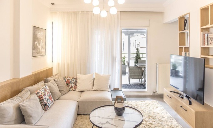 Thessaloniki Apartment | A penthouse apartment near the seaside (Nea Paralia)