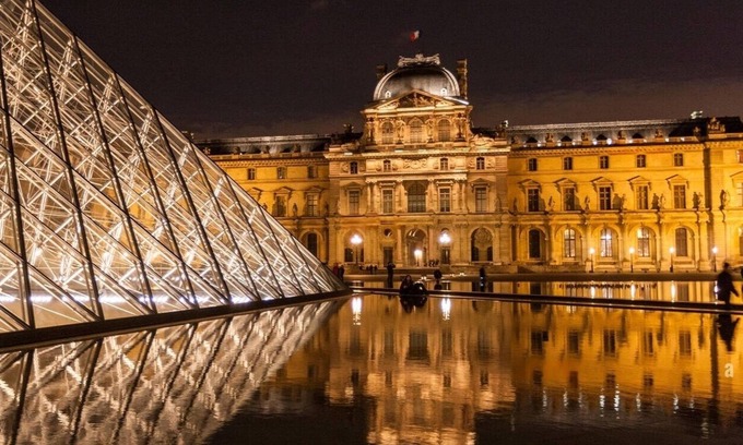 Bonne-Nouvelle Apartment | A PERFECT BASE TO EXPLORE ALL THE MAGIC OF PARIS - LOUVRE, PALAIS ROYAL & MORE