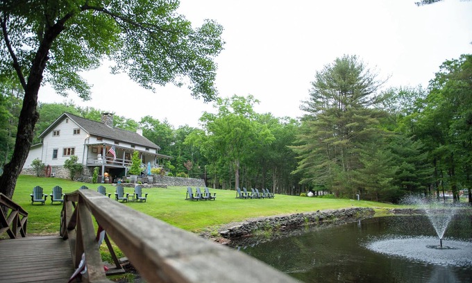 Rowland House | A perfect couples fall getaway