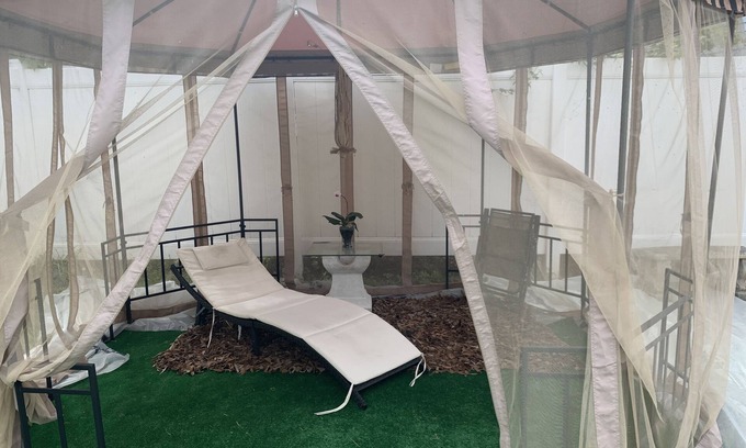 Queens Apartment | A Quaint Little "Peace" of Heaven by the Beach!