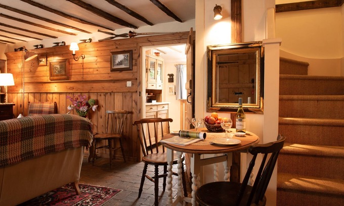 Long Melford Cottage | A romantic little Flax Workers Cottage with a beautiful open fire and an enclosed garden which leads