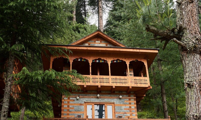 Manali Cottage | A secluded Private Castle with the Balcony of Dreams in the middle of a forest!