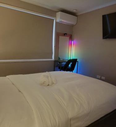 Craigieburn House | A slice of Melbourne! Room 1