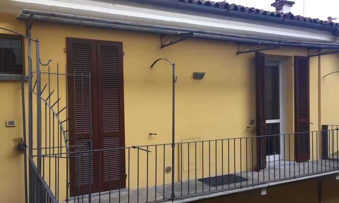 Cremona Apartment | A small and modern wedding favor in the historic center of the city