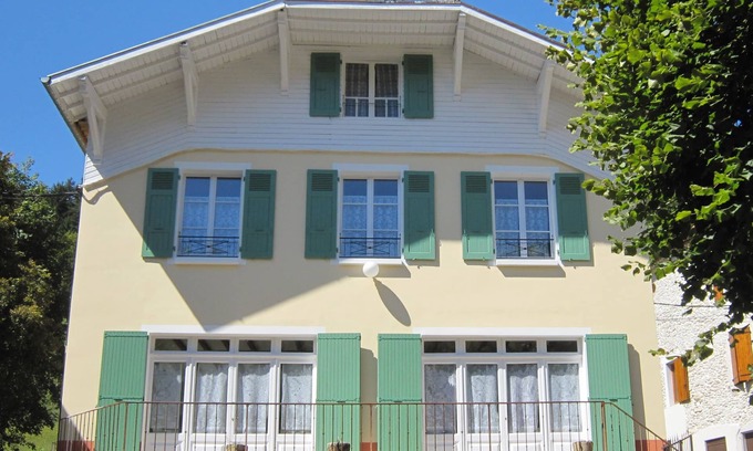 Saint-Martin-en-Vercors House | A spacious, welcoming house between village, field and forest.