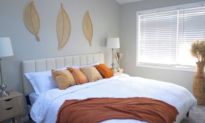 Town Bank House | A spacious bungalow, just steps from the beach