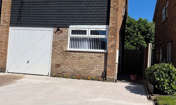 Erdington House | A spacious newly renovated luxury house within minutes of Birmingham city centre