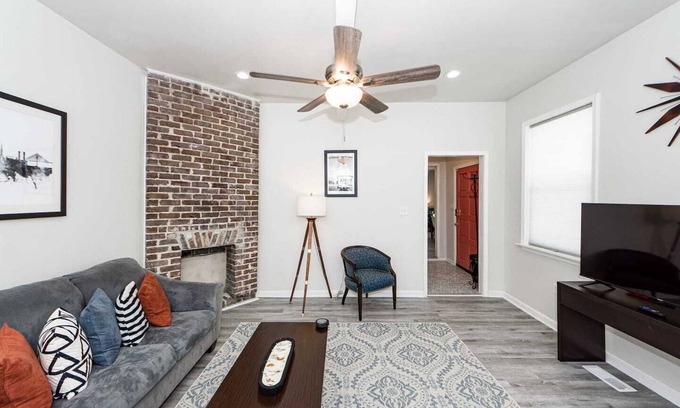 North Charleston House | A spacious, retreat in North Charleston, just 10 minutes from historic Downtown Charleston and minutes from trendy Park Circle’s breweries, restaurants, and parks.
