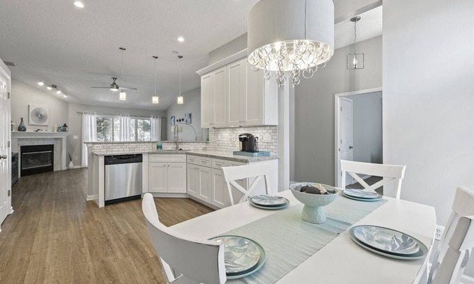 Sandalwood House | A Stone's Throw to Mayo Clinic, UNF, Downtown and Beaches