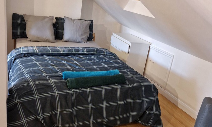 College Park and Old Oak Apartment | A studio overbooking the city