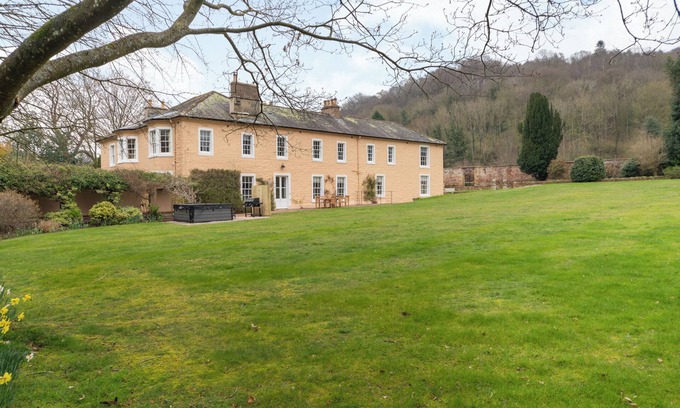 Wing Cottage | A truly luxury break in a stunning wing within the beautiful Manor House.