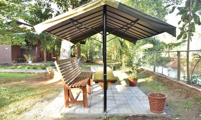 Udawalawa Bed & Breakfast | A two bedroom lodge owned by a Safari Ranger with over 20 years of experience.
