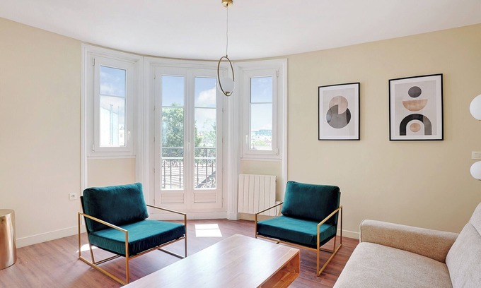 Les Puces de Saint-Ouen Apartment | A Typical 1-BR in St-Ouen Parisian Flea Market