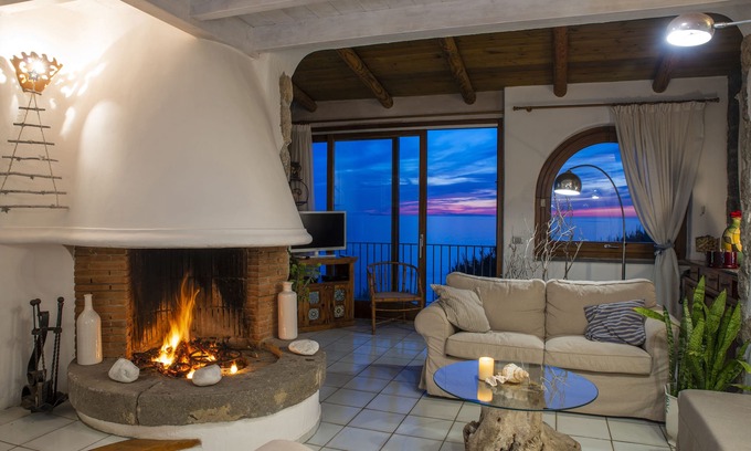 Forio Villa | A unique retreat on Ischia island west coast with private access to the sea