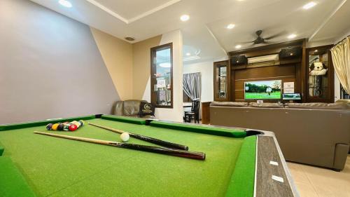 Taman Johor Jaya House | A09 Dedap Johor Jaya Karaoke Family House