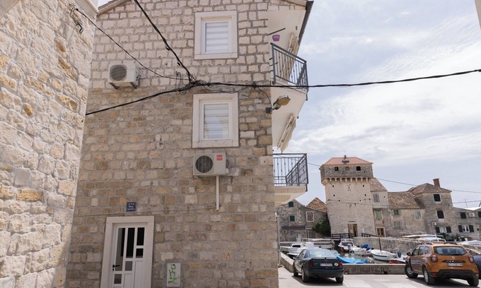 Kastel Gomilica Apartment | A1 Apartment Near Beach With two Balconies