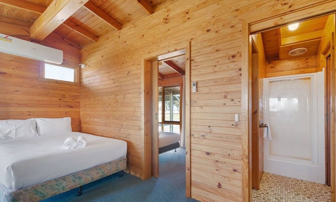 Mulwala Cabin | Aaroona Resort private cabins close to the shores of Lake Mulwala