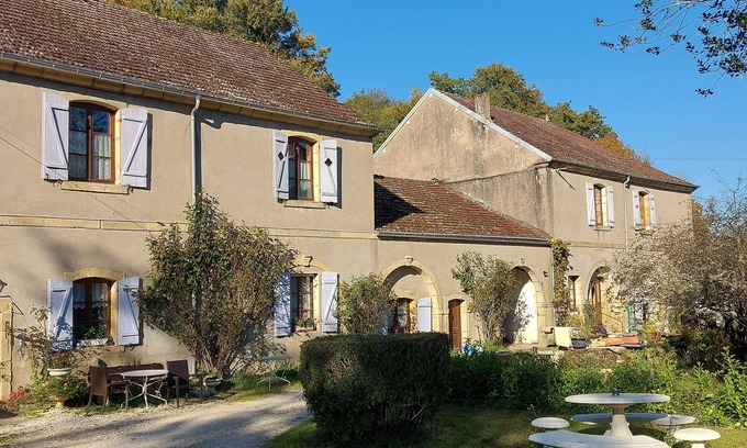 Montigny-les-Cherlieu House | Abbey gîtes in a hamlet steeped in history