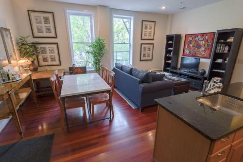 Shaw Apartment | Above Maxwell Wine Bar - Super Central 2Bed 2Bath
