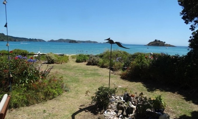 Te Ngaire House | Absolute Beach Frontage - Te Ngaere Bay