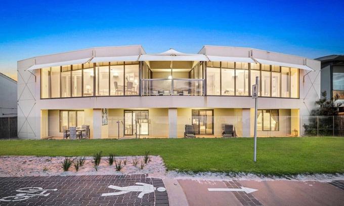 Adelaide House | "Absolute Beachfront Luxury" | By Host Solutions