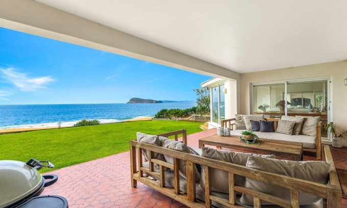 Pearl Beach House | ABSOLUTE BEACHFRONT BEAUTY @ PEARL BEACH