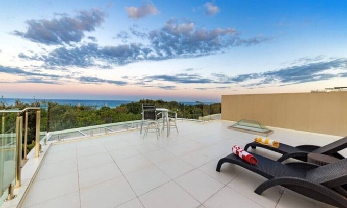 Marcoola House | Absolute Beachfront Luxury home with amazing views