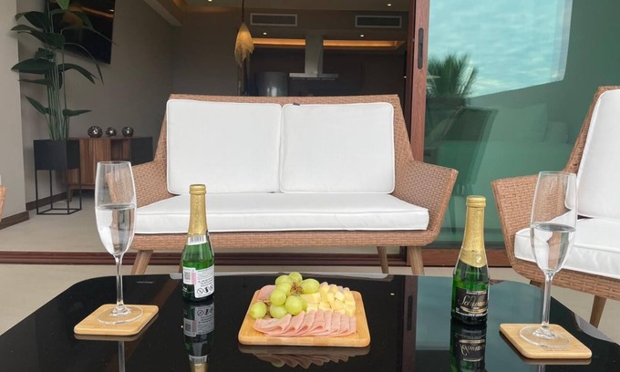 Acapulco Apartment | Acapulco Refuge: Elegant Apartment with Access to Pool and Beach