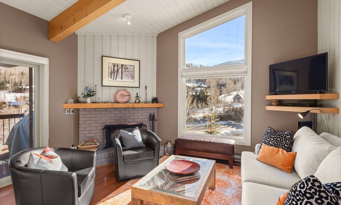 Snowmass Village Condo | Access to Snowmass Mtn Via Trail! Balcony W/Stunning Views, Pool/Hot Tub, Loft, Wood FP & Parking