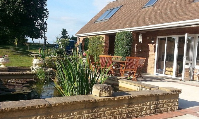Corfe Mullen House | Accessible Holiday Let In Secluded Location