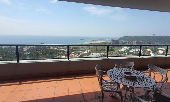 Durban Point Apartment | Accommodation Front - Elegant 4 Sleeper with Unbeatable Views