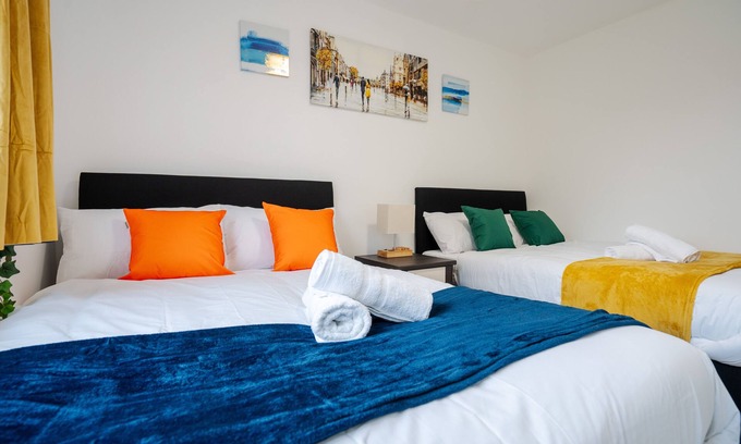 Manchester House | Ace Place - Pool Table - Etihad - Opp Train Statio