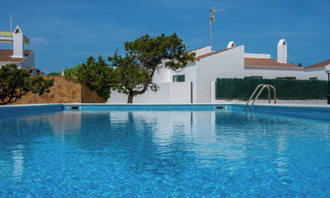 Cap d'Artrutx Ski Chalet | ACOGEDOR APARTAMENTO EN CALAN BOSCH CON PISCINA COMUNITARIA