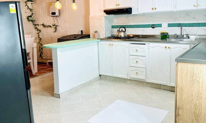 Villa Hermosa House | Acogedora Casa Azul en Medellínnn