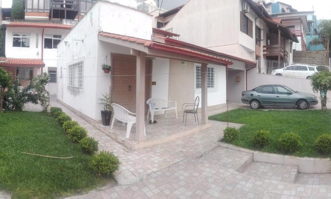 Coqueiros Apartment | Aconchegante Kitnete 1 dormitorio ,100. m do mar Florianopolis