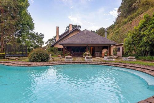 Campos do Jordao House | Aconchegante Mansão Estilo Suíça em Campos do Jordão