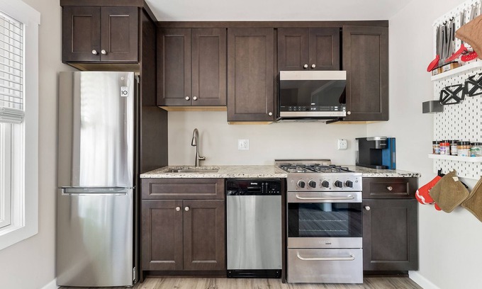 Town Bank Cottage | Adorable and Stylishly Renovated Cottage By The Bay!