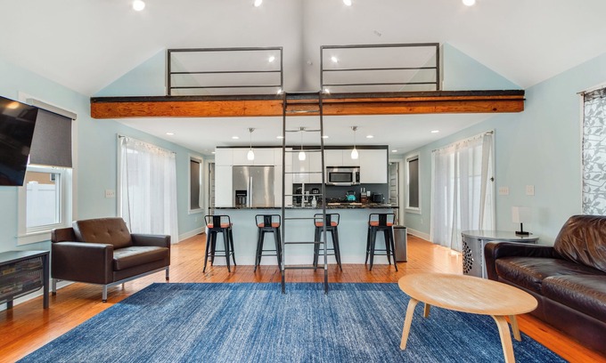 Rehoboth Beach House | Adorable beach cottage 1 mile from Rehoboth boardwalk, walking distance to beach