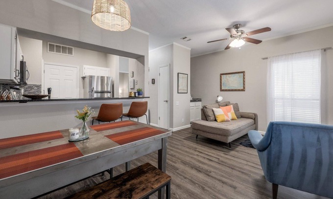 Zilker Condo | Adorable one bedroom condo just steps from downtown.